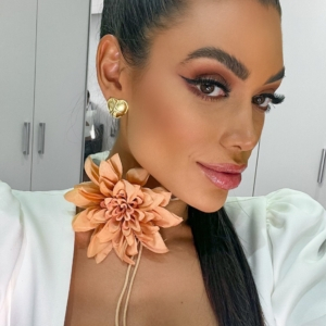 CHOKER FLOR SALMÃO