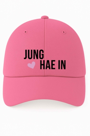 BONÉ BORDADO JUNG HAE IN - OPÇÃO 66 - 5 DIAS ÚTEIS PARA ENVIO