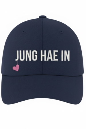 BONÉ BORDADO JUNG HAE IN - OPÇÃO 61- 5 DIAS ÚTEIS PARA ENVIO