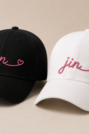 BONÉ BORDADO JIN - OPÇÃO 5 - 5 DIAS ÚTEIS PARA ENVIO